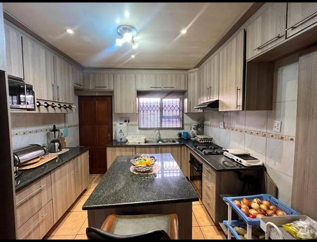 4 BEDROOM HOUSE FOR SALE IN CLAYVILLE